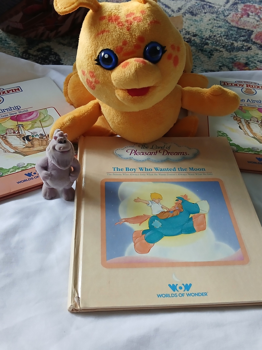 Teddy Ruxpin Grubby Yellow Talking Caterpillar Plush w/ Figure & Books